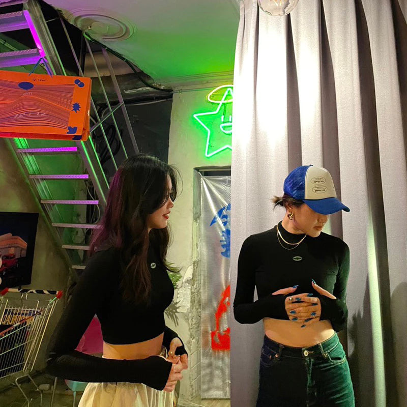 【12⋮12am ™️】بلوزة قصيرة بأكمام طويلة وياقة مدورة