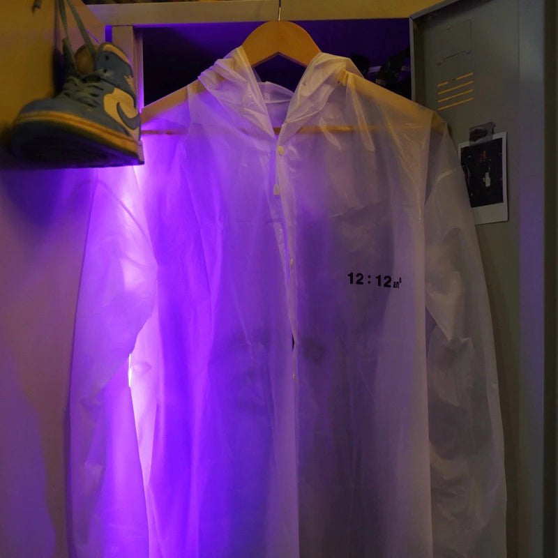 【١٢⋮١٢ صباحًا】معطف واقٍ من المطر في سنترال بارك