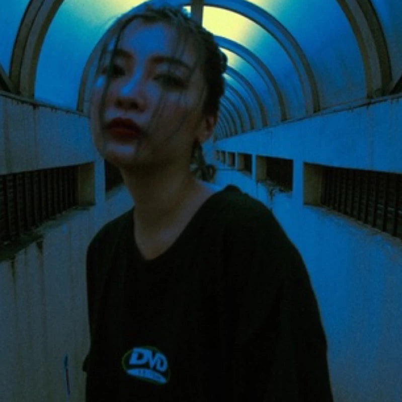 【12:12 صباحًا】تيشيرت بشعار DVD عتيق📀