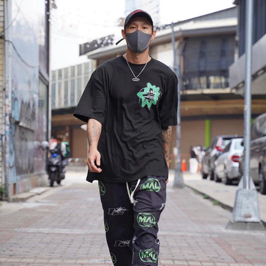 【١٢:١٢ صباحًا】 تيشيرت دكتور ماد برذاذ الطلاء