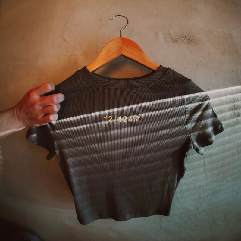 【12⋮12am】Elastic Slim-Fit Cropped Tee